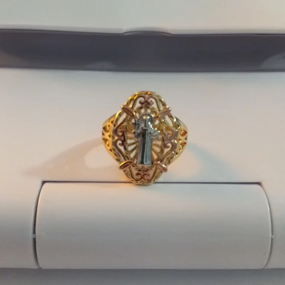 St Benedict Gold Layered/ORO LAMINADO Woman RING Size 7 NWOT - Picture 3 of 6